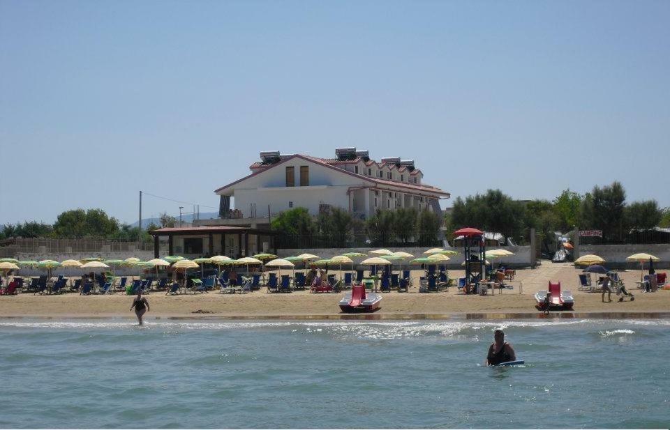 Centro Turistico La Perla Del Gargano Hotell Foce Varano Exteriör bild