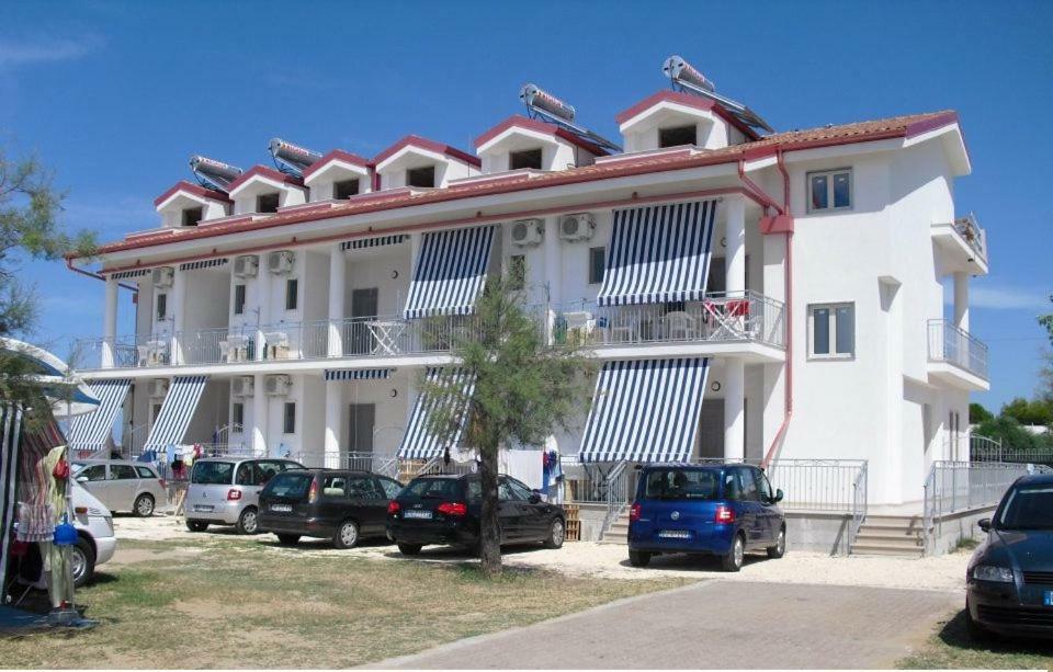 Centro Turistico La Perla Del Gargano Hotell Foce Varano Exteriör bild